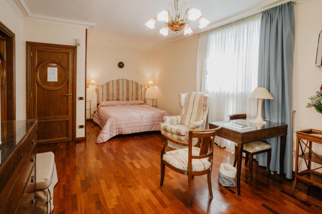 Villa Luigi XVI ตารันโต ภายนอก รูปภาพ